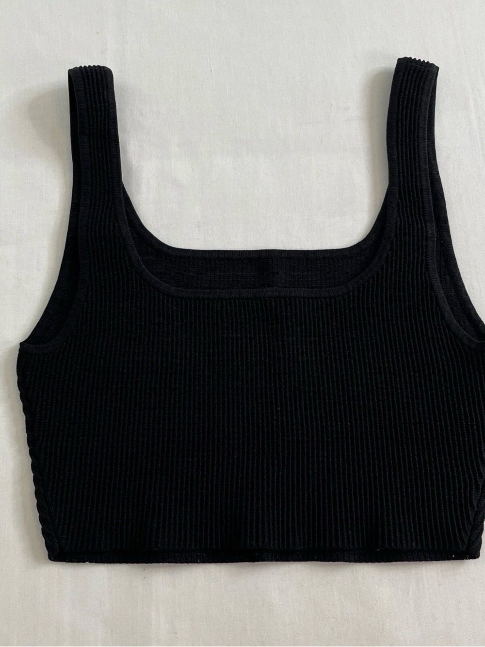 Aritzia Babaton Ribbed Black Square-Neck Crop Tank - Medium